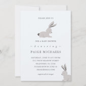 Modernes Blue Gray mit Bunnies und Dots Einladung (Vorderseite)