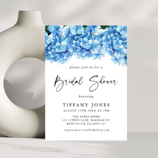 Modernes Blue Hydrangea Floral Brautparty Einladung