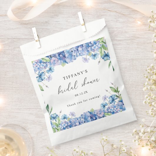 Modernes Blue Hydrangea Floral Brautparty Geschenktütchen (Ausgeschnitten)