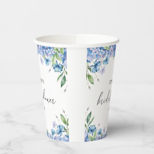 Modernes Blue Hydrangea Floral Brautparty Pappbecher (Links)