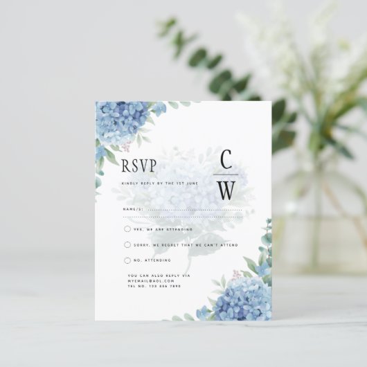 Modernes Blue Hydrangea Hochzeiteinladung QR Code (Stehend Vorderseite)