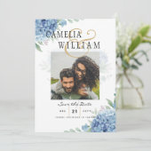 Modernes Blue Hydrangea Hochzeiteinladung QR Code Einladung (Stehend Vorderseite)