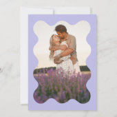 Modernes Blue Lavender Wave Scallop Foto Hochzeit Einladung (Rückseite)