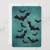 Modernes Blue Spooky Bats Halloween-Party Einladung (Rückseite)