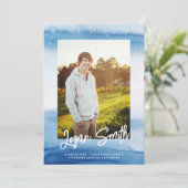 Modernes Blue Watercolor Script Abschluss Foto Ankündigung (Stehend Vorderseite)