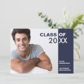 Modernes Blue White Abschluss Foto Party laden ein Einladung (Stehend Vorderseite)