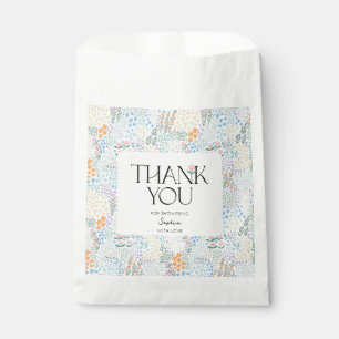 Modernes, blumenfarbenes Baby in der Blütendusche Geschenktütchen