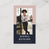 Modernes Blush & Navy Beruflich Business Foto QR Visitenkarte (Vorderseite)