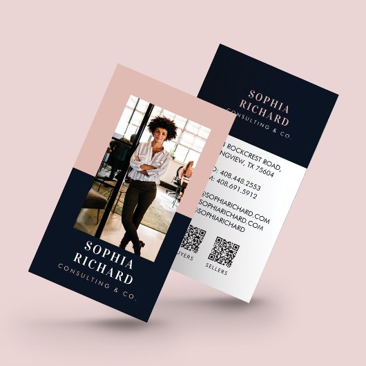 Modernes Blush & Navy Beruflich Business Foto QR Visitenkarte