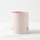 Modernes Blush Pink Monogram Name Signature Script Tasse (Zentrum)