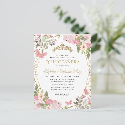Modernes Blütenrosa Gold Tiara Quinceañera Postkarte (Stehend Vorderseite)