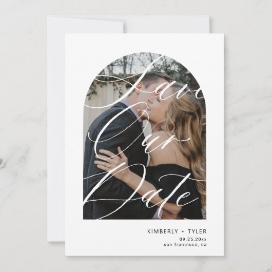 Modernes Bogen-Skript Foto QR CODE Hochzeit Save The Date (Vorderseite)