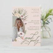 Modernes Bohemisches Foto Florals Graduate Einladung (Stehend Vorderseite)