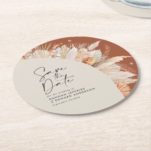 Modernes bohemisches Terracotta Pampas Gras elegan Runder Pappuntersetzer (Angewinkelt)