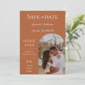Modernes Boho Arch-Foto | Flammendes Orange Save The Date (Stehend Vorderseite)