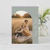 Modernes Boho Frame Sage Wedding Foto Save The Date (Stehend Vorderseite)