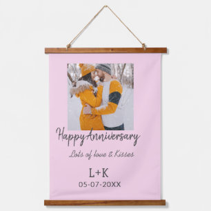 Modernes boho Happy Jubiläum Namensdatum orange hi Wandteppich Mit Holzrahmen