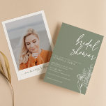 Modernes Boho Sage Green Foto Brautparty Minimal Einladung<br><div class="desc">Modernes Boho Sage Green Foto Brautparty Minimal Einladung. Einfach personalisieren,  indem Sie jede Information ersetzen. Bitte laden Sie ein vertikales/portrait Foto hoch. Stellen Sie sicher,  dass Sie die Vorschau vor dem Hinzufügen zum Warenkorb Karo haben. (Beispiel Foto von Julia Avamotive aus Pexels)</div>