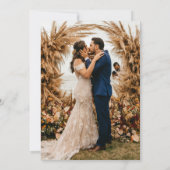 Modernes Boho Script-Foto Hochzeit Einladung (Rückseite)