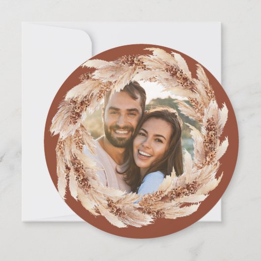 Modernes bohobisches Terracotta Pampas Gras Hochze Einladung (Rückseite)