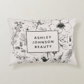 Modernes botanisches Erröten mit schwarzer Markenb Dekokissen (Vorderseite)