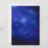 Modernes Brautparty blaue Herzen Bokeh Einladung (Rückseite)