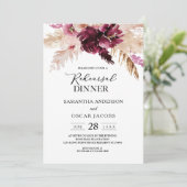 Modernes Burgund Blush Pink Floral Einladung (Stehend Vorderseite)