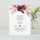 Modernes Burgund Blush Pink Floral Einladung (Stehend Vorderseite)