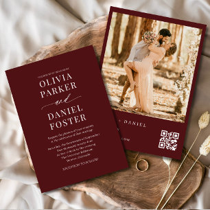 Modernes Burgund-Foto QR-Code Hochzeit Einladung