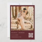 Modernes Burgund-Foto QR-Code Hochzeit Einladung (Rückseite)