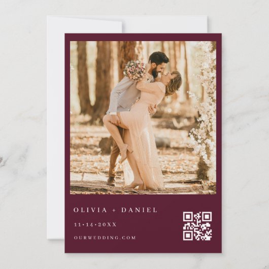 Modernes Burgund-Foto QR-Code Hochzeit Einladung (Rückseite)
