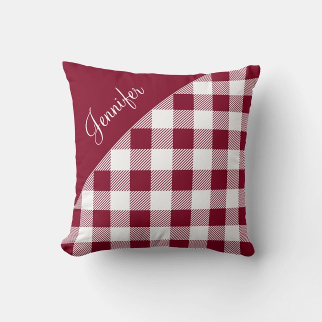 Modernes Burgund Kariert Gingham-Muster Name Kissen (Vorderseite)