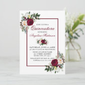 Modernes Burgunder Blumengrün Foto Quinceanera Einladung (Stehend Vorderseite)