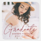 Modernes Burgundy Script Abschluss Foto Quadratischer Aufkleber (Vorderseite)