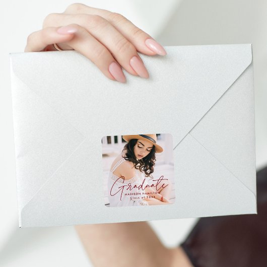 Modernes Burgundy Script Abschluss Foto Quadratischer Aufkleber