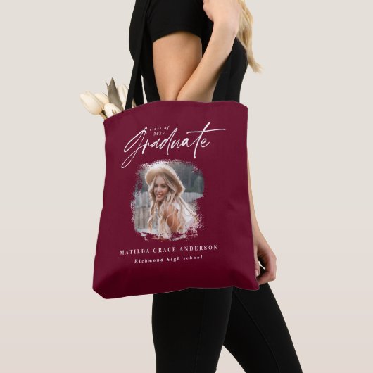 Modernes burgundy-Script-Foto mit elegantem Abschl Tasche (Von Nahem)