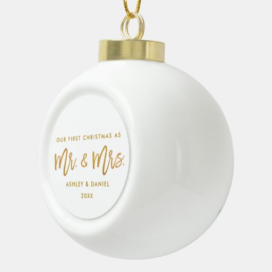 Modernes Bürsten-Skript-erster Weihnachtsherr Frau Keramik Kugel-Ornament (Rechts)