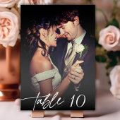Modernes Calligrafy Script Overlay-Foto Hochzeit Tischnummer
