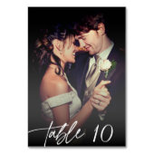 Modernes Calligrafy Script Overlay-Foto Hochzeit Tischnummer (Vorderseite)