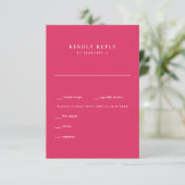 Modernes Cerise Wedding RSVP (Stehend Vorderseite)