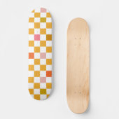Modernes Chacherboard-Muster Ochre Skateboard (Vorderseite)