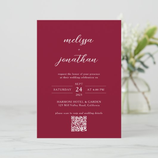 Modernes Chic Burgundy Foto Script QR Code Hochzei Einladung (Stehend Vorderseite)
