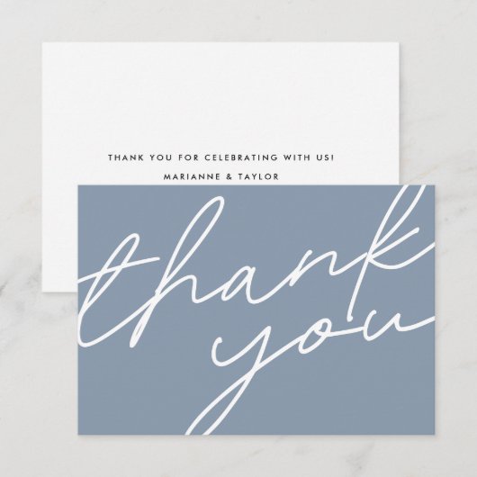 Modernes Chic Dusty Blue Calligraphy Script Weddin Dankeskarte (Vorne/Hinten)