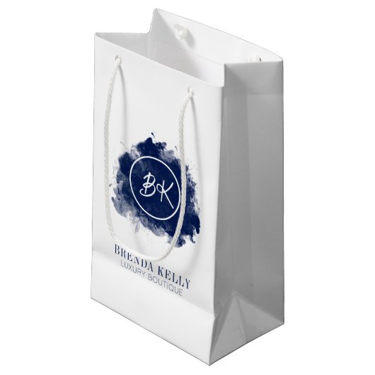 Modernes Chic Monogram Navy & White QR Code Busine Kleine Geschenktüte (Vorderseite Schrägansicht)