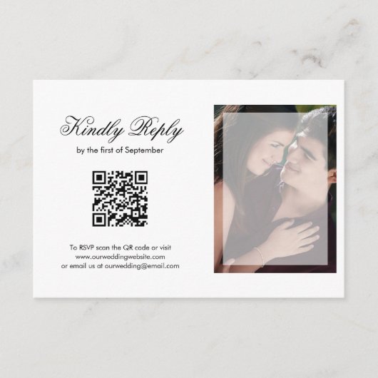 Modernes Chic Script Foto QR Code Hochzeit RSVP Karte (Vorderseite)