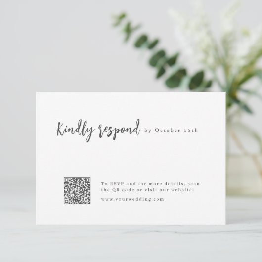 Modernes Chic Script Minimalistisch Wedding QR Cod RSVP Karte (Stehend Vorderseite)