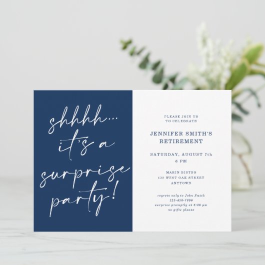 Modernes Chic-Script-Party für Überraschungsaufkom Einladung (Stehend Vorderseite)