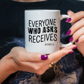 Modernes Christliches Bibelverse Matthew 7:8 Tasse