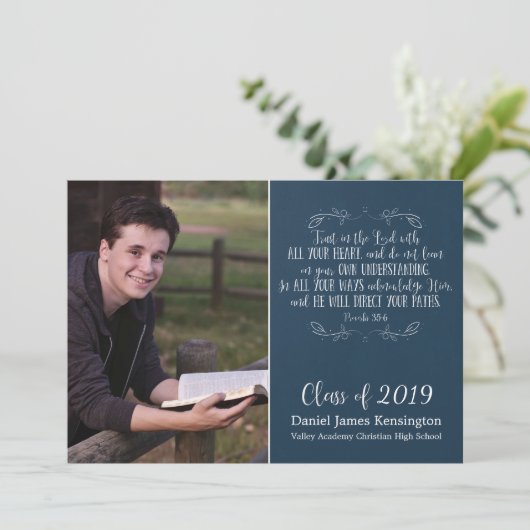 Modernes Christliches Bible Verse Abschluss Foto Einladung (Stehend Vorderseite)