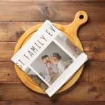 Modernes Collage Foto & Beste Familie je Bestes Ge Geschirrtuch<br><div class="desc">Die Einführung des Modern Collage Foto & Best Family Ever Text Geschenkes, eine einzigartige und personalisierte Art, die Liebe und Freude Ihrer Familie zu feiern. Dieses besondere Geschenk verbindet die Schönheit einer maßgeschneiderten Collage mit einer herzlichen Botschaft, um einen unvergesslichen Sake zu schaffen, der für viele Jahre geschätzt wird. Das...</div>
